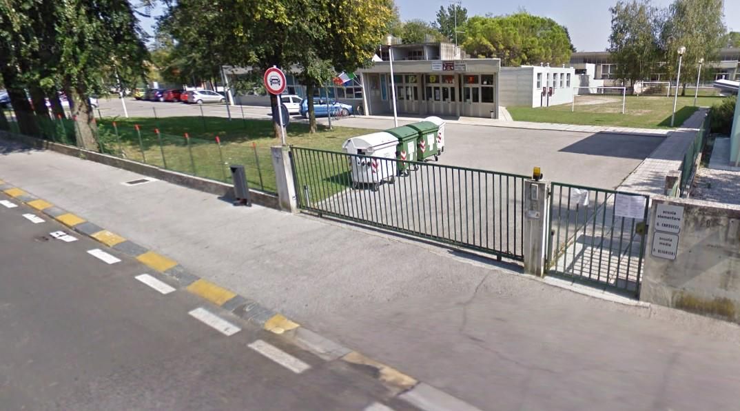 Immagine per Pieris, chiuse fino al 5 marzo le scuole medie per nuove positività 